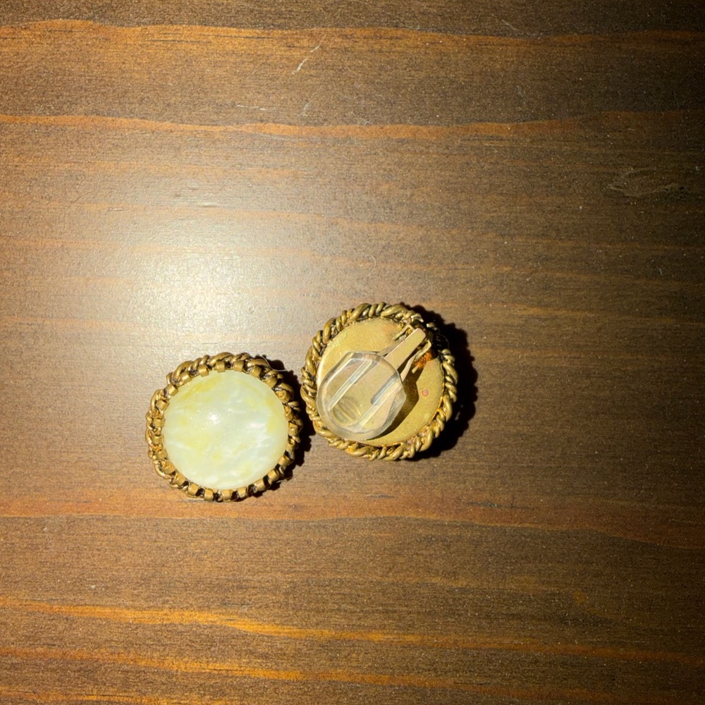 Elegant Gold and Cream Earrings - Picture 2 of 3